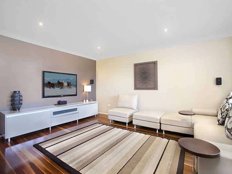 10 Honeyeater Place, Woronora Heights NSW 2233