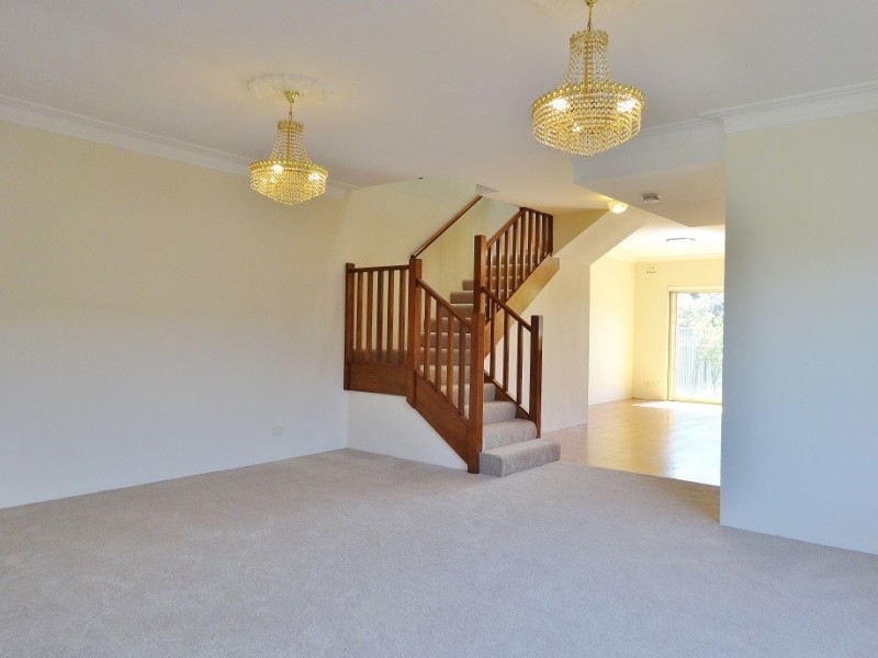 43 Girraween Avenue, Como NSW 2226