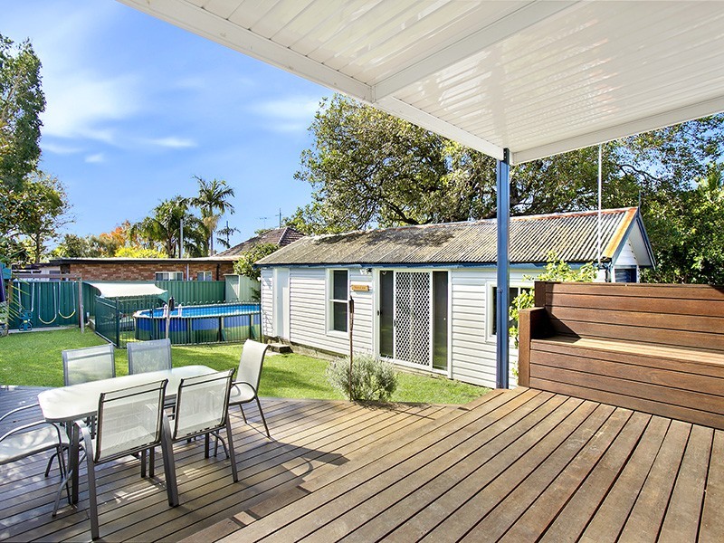 7 Tea Gardens Ave, Kirrawee NSW 2232