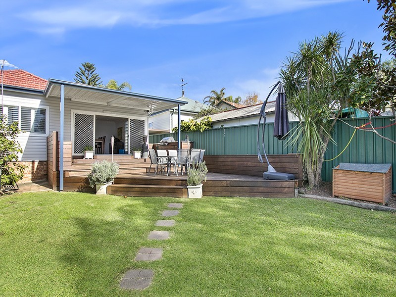 7 Tea Gardens Ave, Kirrawee NSW 2232