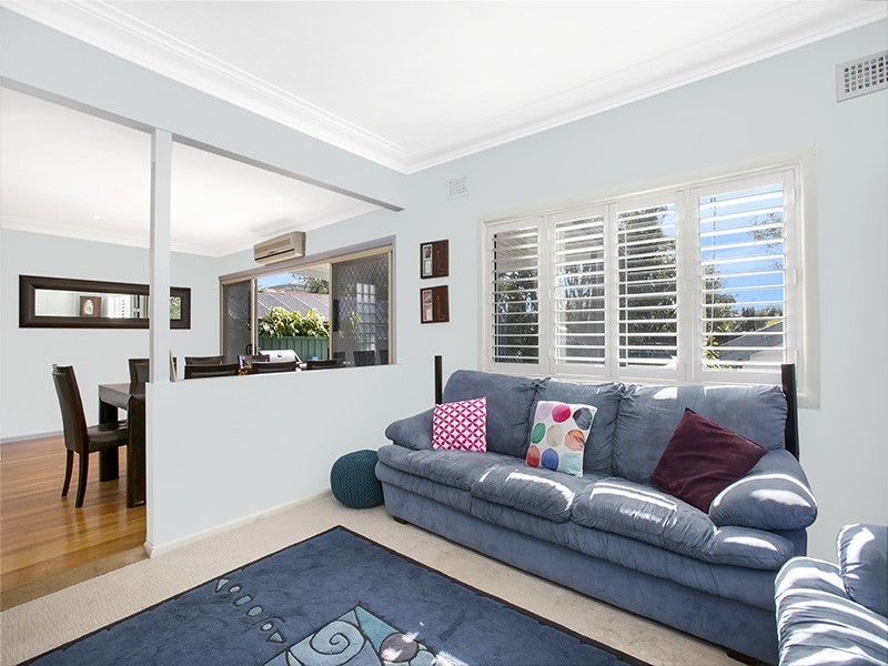 7 Tea Gardens Ave, Kirrawee NSW 2232