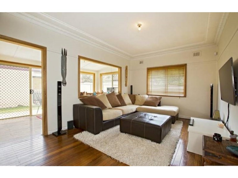 18 Endeavour Road, Georges Hall NSW 2198