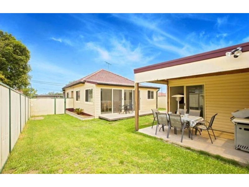 18 Endeavour Road, Georges Hall NSW 2198