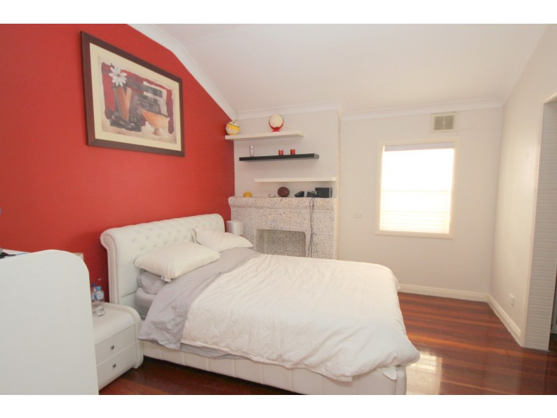 33 Highview Avenue, Greenacre NSW 2190