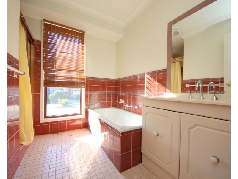 5 Nottingham Crescent, Chipping Norton NSW 2170