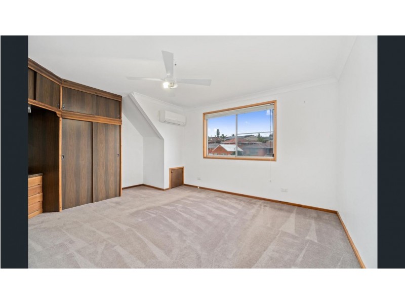 20 Caroline Crescent, Georges Hall NSW 2198