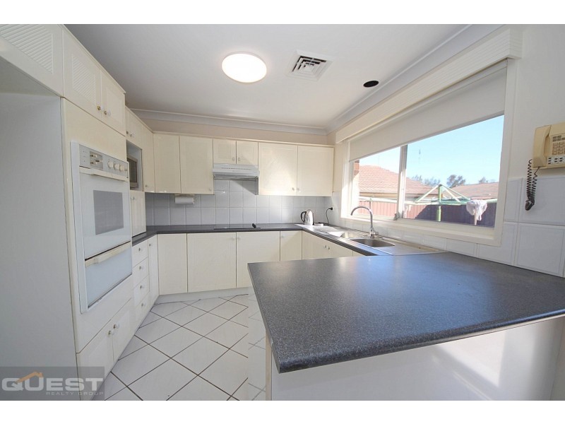 11 Ledbury Place, Chipping Norton NSW 2170