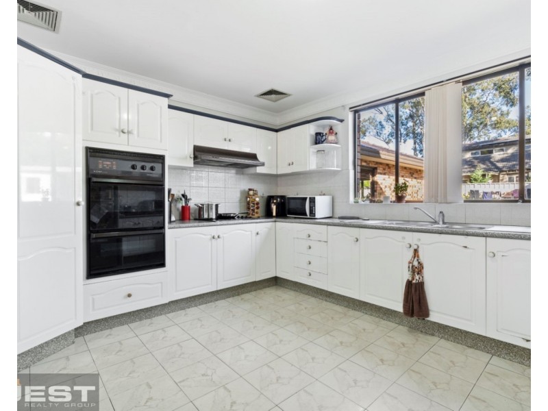 19 Bangalow Avenue, Chipping Norton NSW 2170