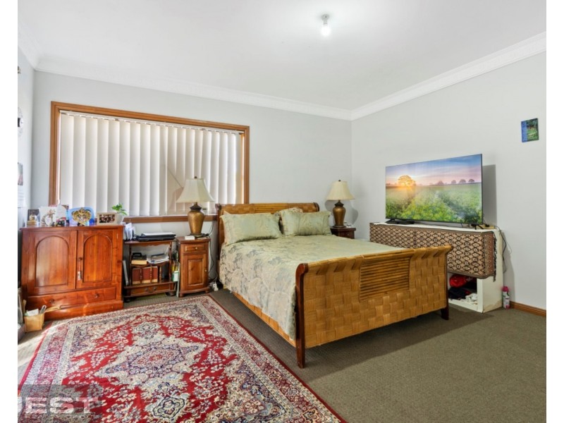 19 Bangalow Avenue, Chipping Norton NSW 2170