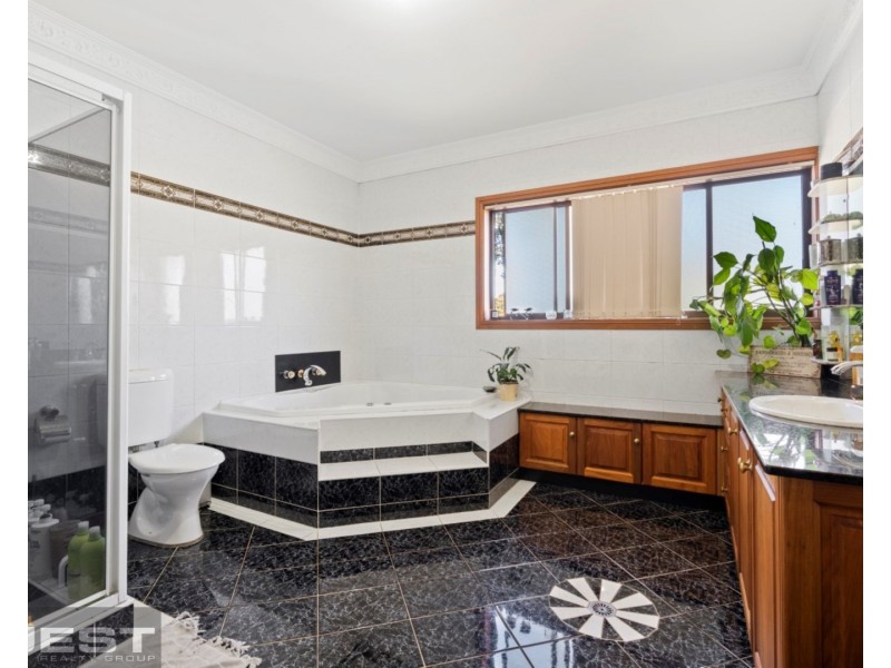 19 Bangalow Avenue, Chipping Norton NSW 2170