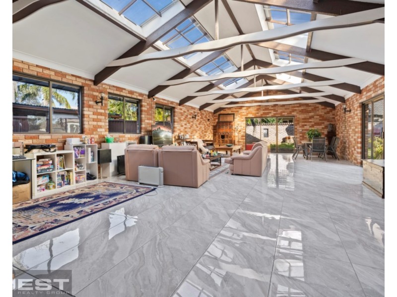 19 Bangalow Avenue, Chipping Norton NSW 2170