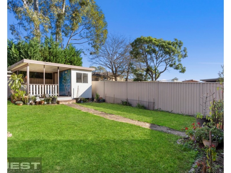 19 Bangalow Avenue, Chipping Norton NSW 2170