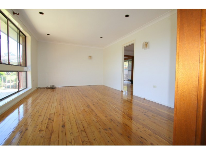 9 Barlow Place, Georges Hall NSW 2198