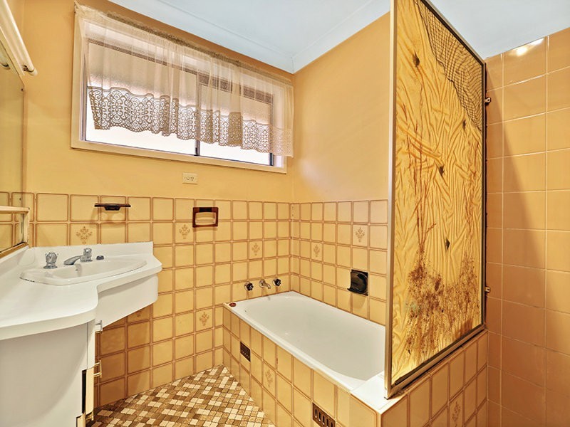 9 Barlow Place, Georges Hall NSW 2198