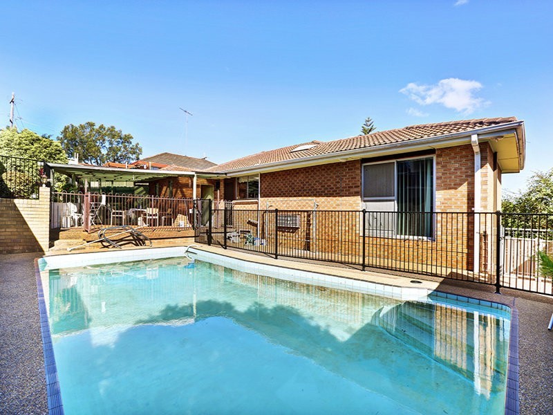 9 Barlow Place, Georges Hall NSW 2198