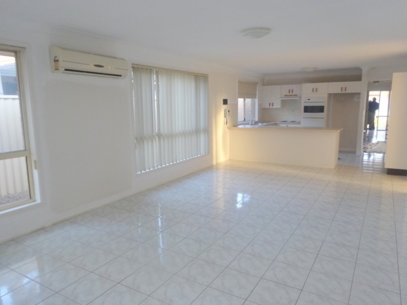 16 Jenolan Crescent, Wattle Grove NSW 2173