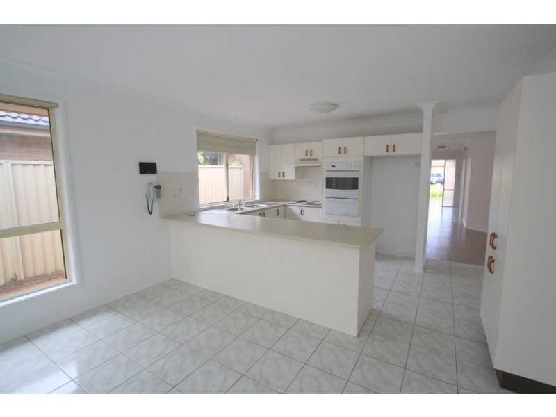 16 Jenolan Crescent, Wattle Grove NSW 2173