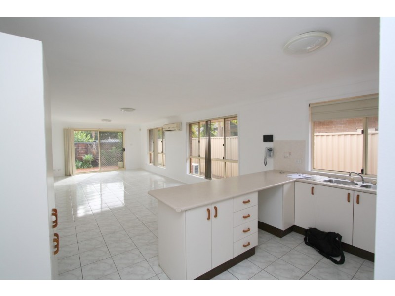 16 Jenolan Crescent, Wattle Grove NSW 2173