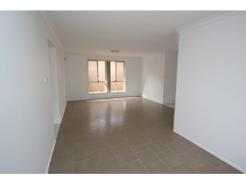 16 Jenolan Crescent, Wattle Grove NSW 2173