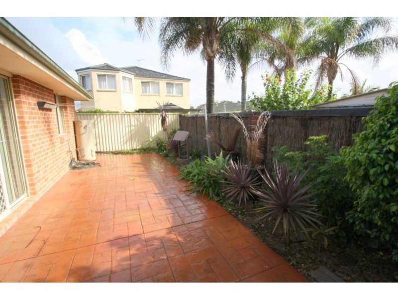 16 Jenolan Crescent, Wattle Grove NSW 2173