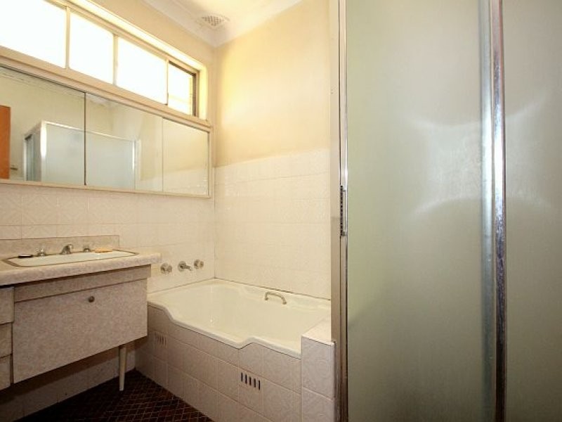 35 Saric Avenue, Georges Hall NSW 2198