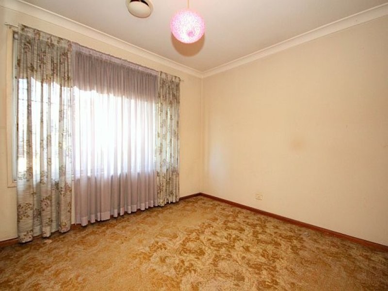 35 Saric Avenue, Georges Hall NSW 2198