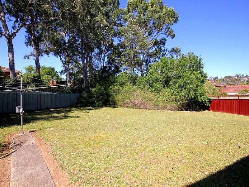 35 Saric Avenue, Georges Hall NSW 2198