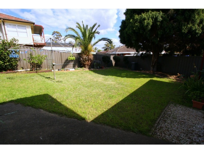 25 Cumberland Avenue, Georges Hall NSW 2198