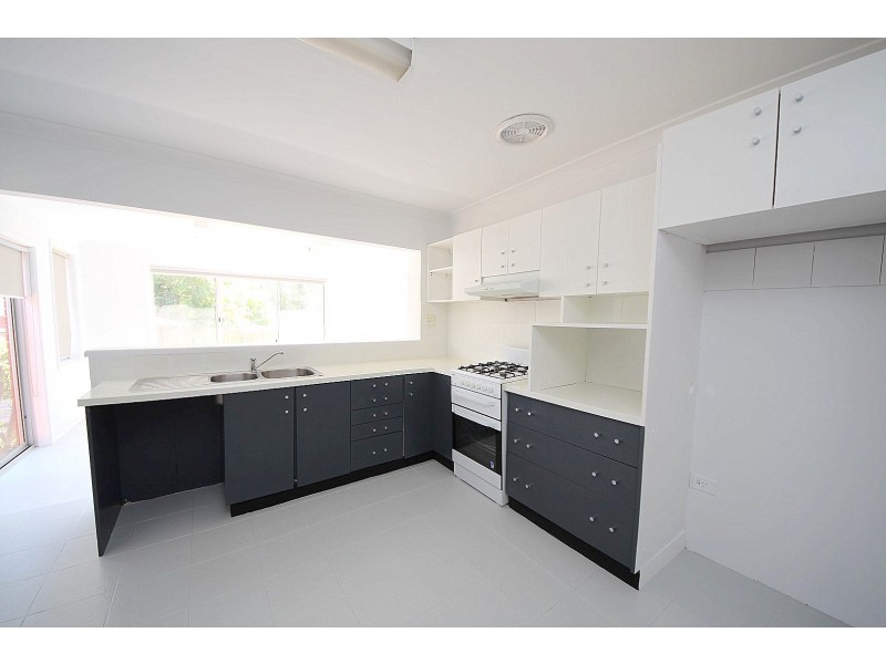 19 Lincoln Road, Georges Hall NSW 2198