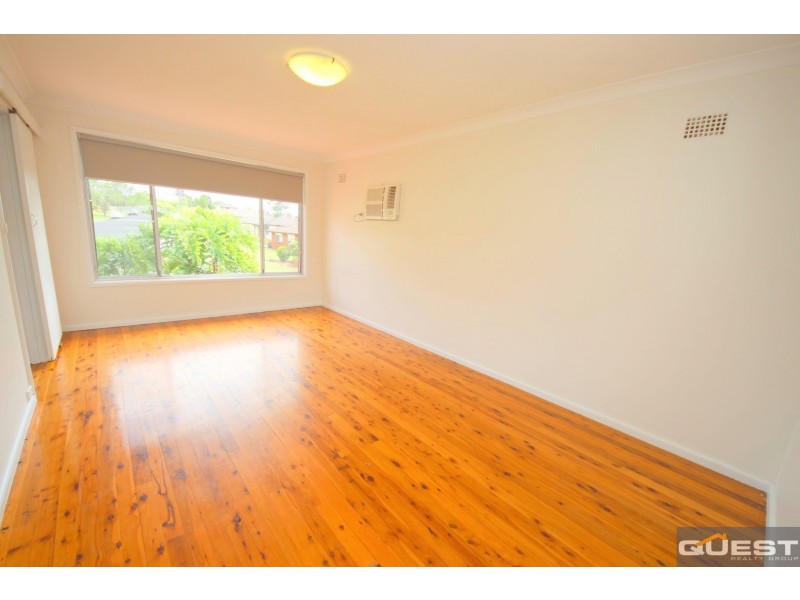 19 Lincoln Road, Georges Hall NSW 2198