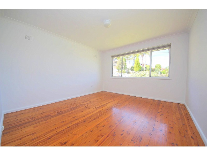 19 Lincoln Road, Georges Hall NSW 2198