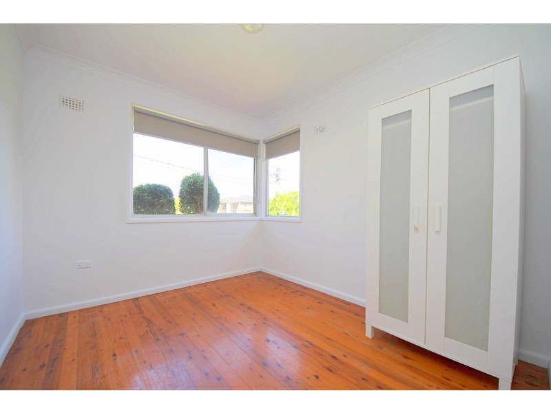 19 Lincoln Road, Georges Hall NSW 2198