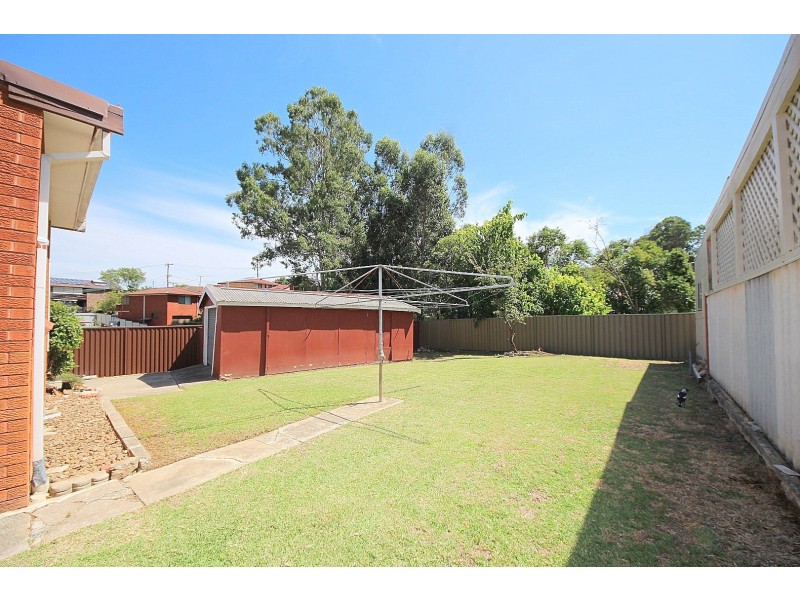 19 Lincoln Road, Georges Hall NSW 2198