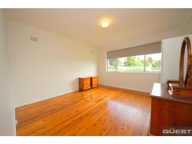 19 Lincoln Road, Georges Hall NSW 2198