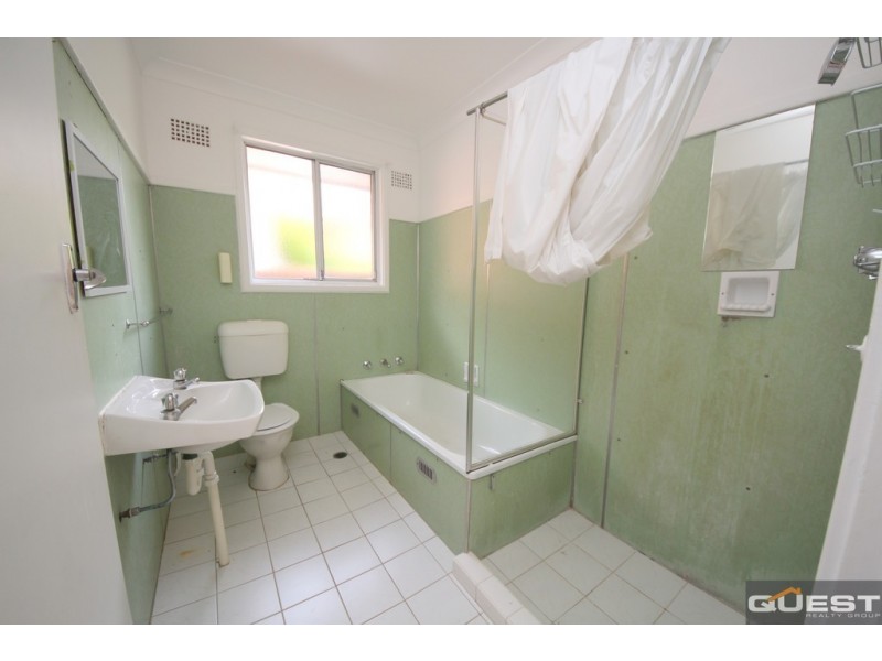 19 Lincoln Road, Georges Hall NSW 2198