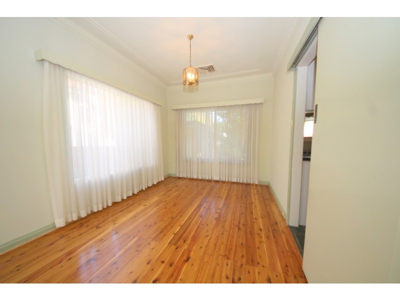 8 Fenwick Avenue, Roselands NSW 2196