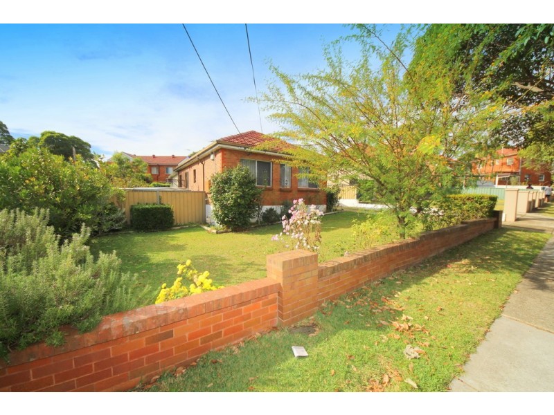 5 Carrisbrook Avenue, Punchbowl NSW 2196