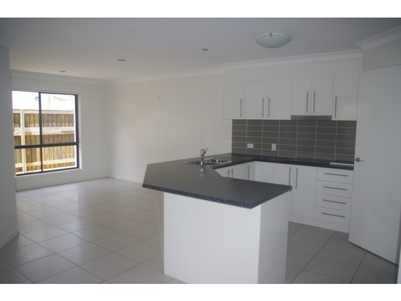 2/8 Sandalwood Street, Thornlands QLD 4164