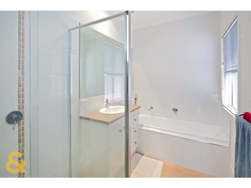 2 Sandalwood Street, Thornlands QLD 4164