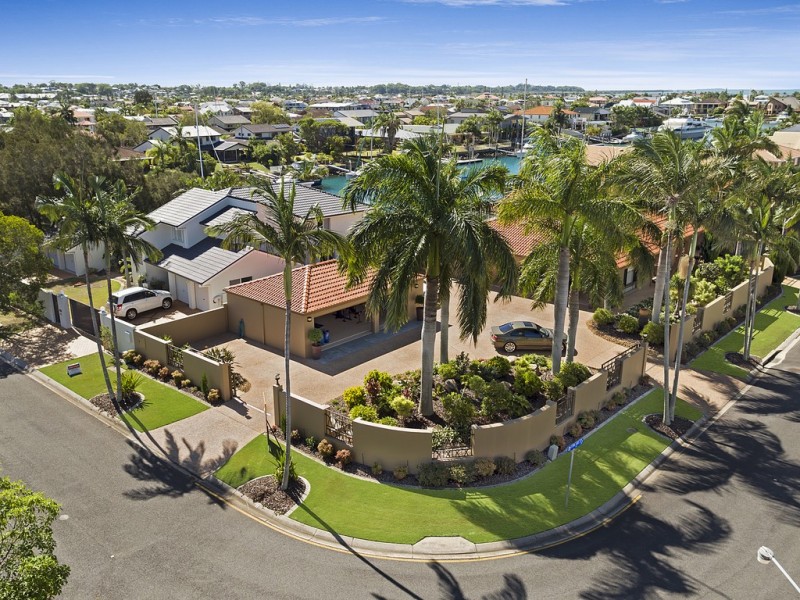 2 Sternlight Court, Raby Bay QLD 4163