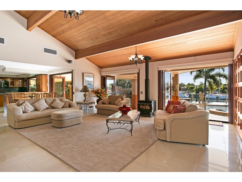 2 Sternlight Court, Raby Bay QLD 4163