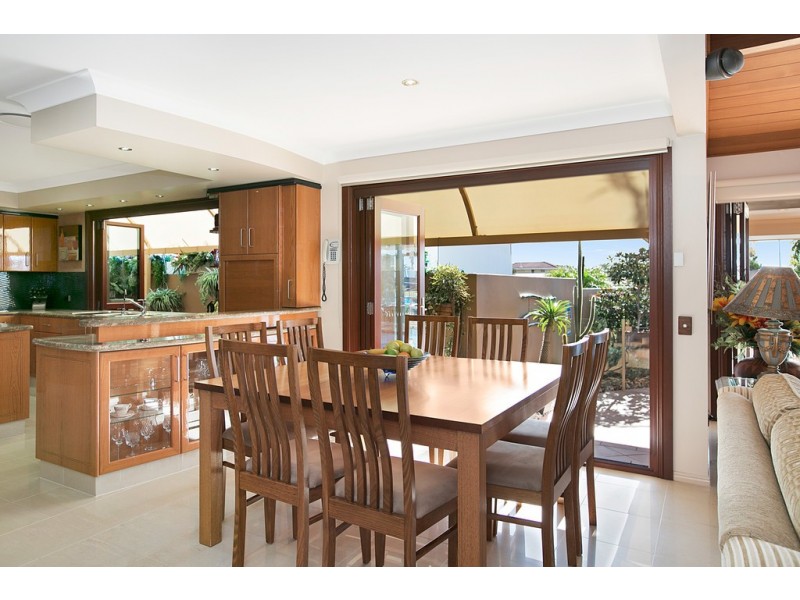 2 Sternlight Court, Raby Bay QLD 4163