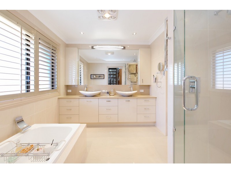 2 Sternlight Court, Raby Bay QLD 4163