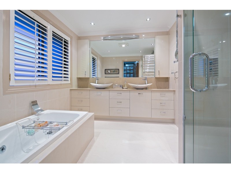 2 Sternlight Court, Raby Bay QLD 4163