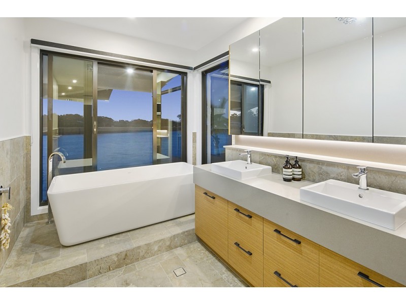 29 Plymouth Court, Raby Bay QLD 4163