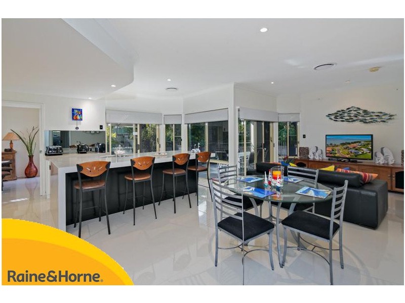 4 Cliftonville Place, Redland Bay QLD 4165