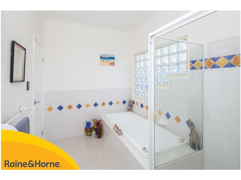 4 Cliftonville Place, Redland Bay QLD 4165