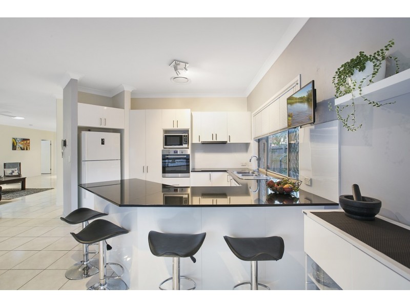 17 Bush Cherry Place, Thornlands QLD 4164