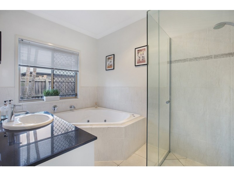 17 Bush Cherry Place, Thornlands QLD 4164