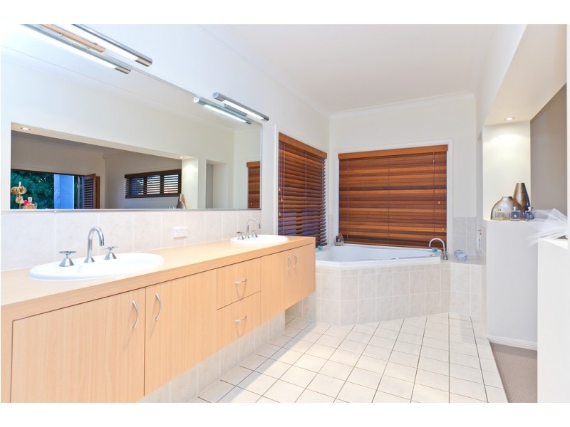 8 Paxton Street, Raby Bay QLD 4163